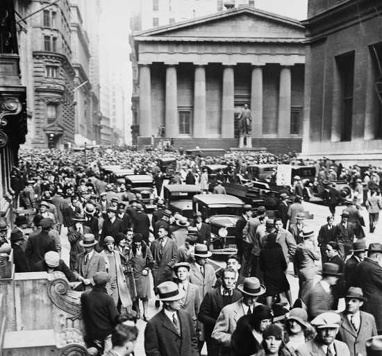 foto de una multitud en wall street